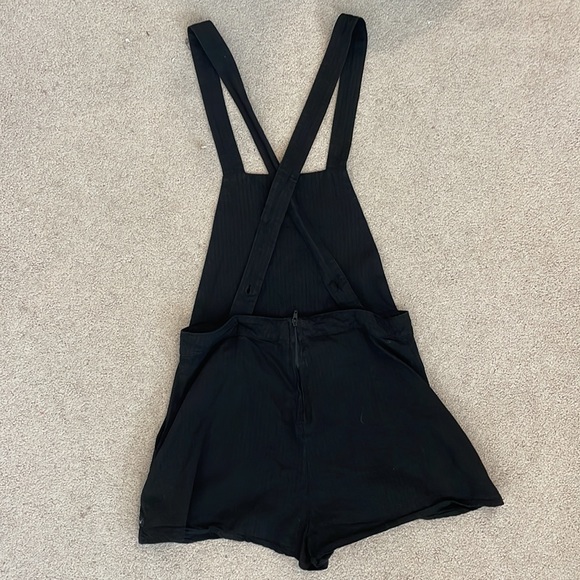 LIRA Overall Shorts - Picture 3 of 6